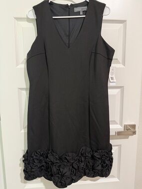 Donna Ricco Black Sleeveless V-Neck Dress with Rosette Trim